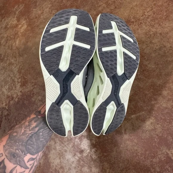 On Cloud Eclipse - Picture 6 of 7